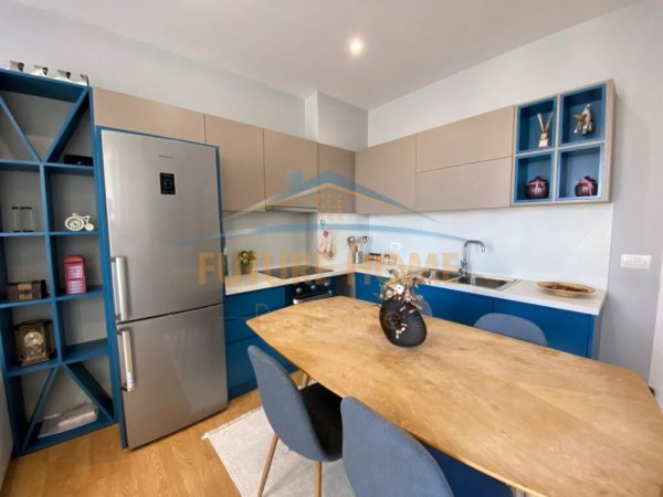 Tirane, jepet me qera apartament 1+1+Ballkon Kati 4, 65 m² 700 € (21 Dhjetori)