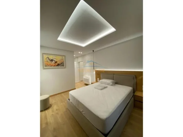 Tirane, jepet me qera apartament 2+1+Ballkon Kati 2, 100 m² 1.200 € (Kopshti Zoologjik)
