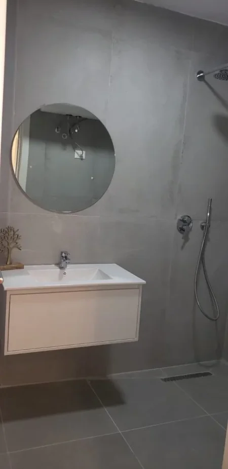 Tirane, jepet me qera apartament 2+1 Kati 3, 72 m² 550 € (Jepet Super shtepi 2+1 me Qera tek Sami Frasheri ne Bllok Afer Liqenit)