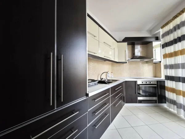 Tirane, shitet apartament 2+1 , 111 m² 135.000 € (Fresku)