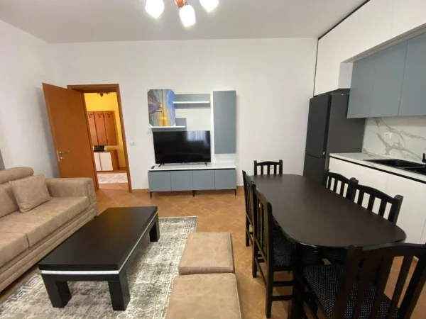 Tirane, jepet me qera apartament 2+1 Kati 2, 97 m² 600 € (Shkoze)