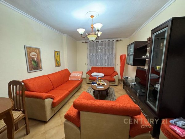 Tirane, jepet me qera apartament 1+1 Kati 4, 56 m² 400 € (Restorant durrsi)