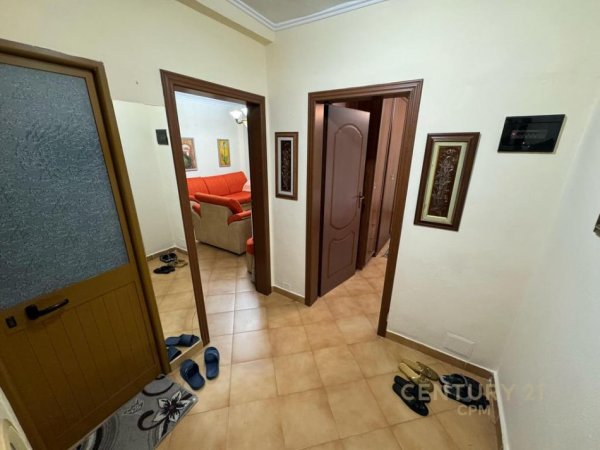 Tirane, jepet me qera apartament 1+1 Kati 4, 56 m² 400 € (Restorant durrsi)