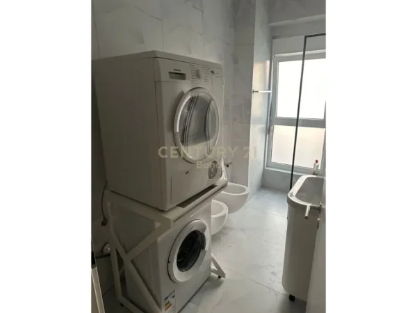 Tirane, jepet me qera apartament 1+1+Aneks+Ballkon Kati 7, 53 m² 500 € (Ali Demi)