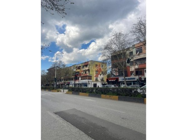 Tirane, shes dyqan , 28 m² 190.000 € (Rruga e Kavajes)