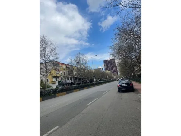 Tirane, shes dyqan , 28 m² 190.000 € (Rruga e Kavajes)