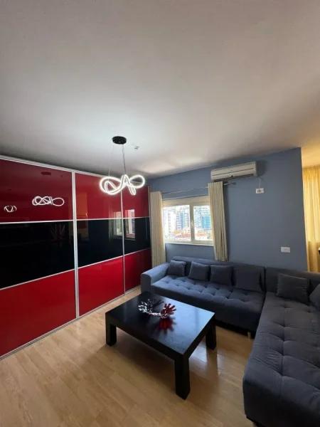 Tirane, jepet me qera apartament 2+1 Kati 8, 120 m² 650 € (Selvia)