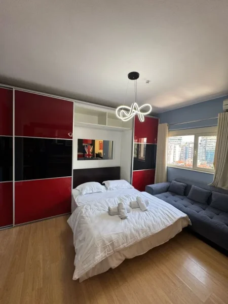 Tirane, jepet me qera apartament 2+1 Kati 8, 120 m² 650 € (Selvia)