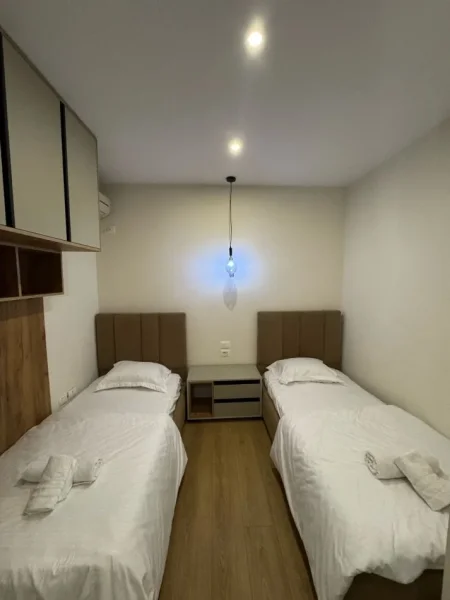 Tirane, jepet me qera apartament 2+1 Kati 8, 120 m² 650 € (Selvia)