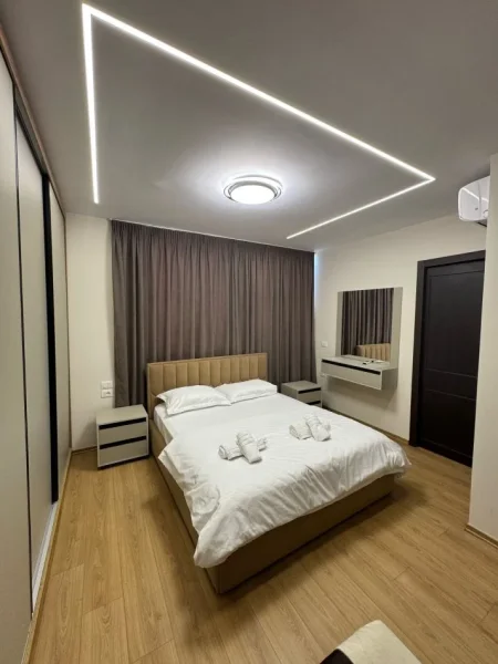 Tirane, jepet me qera apartament 2+1 Kati 8, 120 m² 650 € (Selvia)