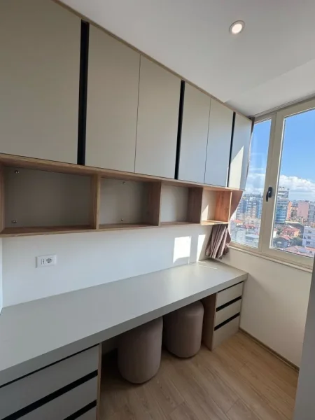 Tirane, jepet me qera apartament 2+1 Kati 8, 120 m² 650 € (Selvia)