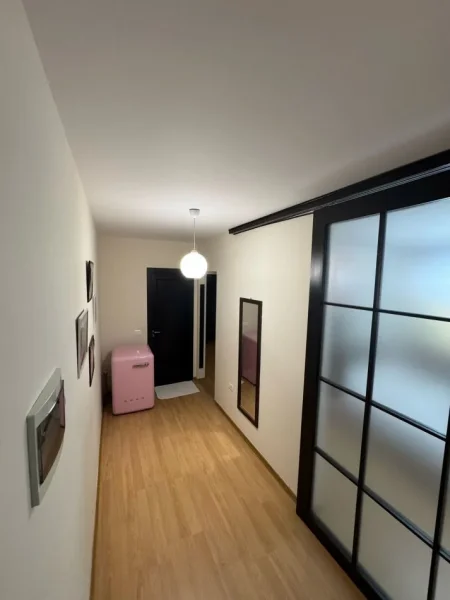 Tirane, jepet me qera apartament 2+1 Kati 8, 120 m² 650 € (Selvia)