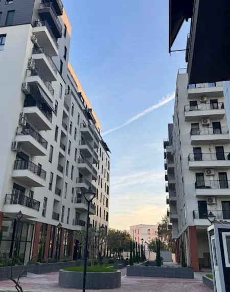 Tirane, jepet me qera zyre Kati 1, 56 m² 600 € (DON BOSKO)