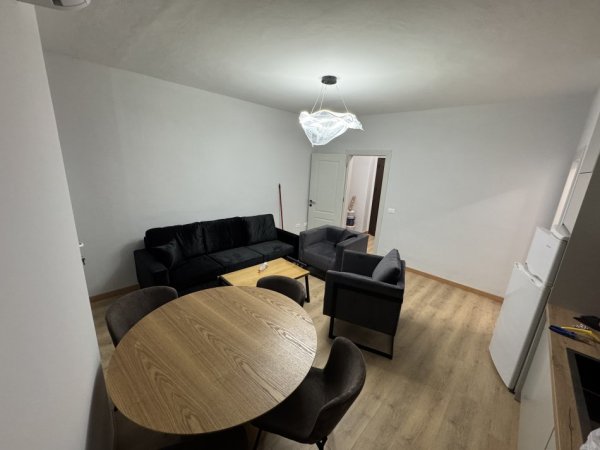 Tirane, jap me qera apartament 1+1+Ballkon Kati 5, 500 € (5 Maji)