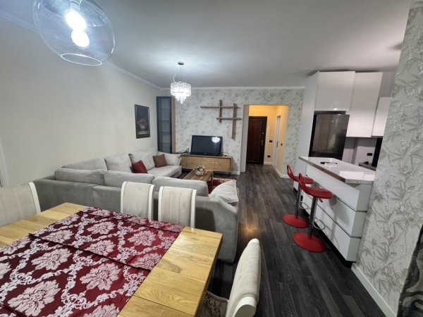 Tirane, jepet me qera apartament 3+1+2+Ballkon Kati 2, 130 m² 450 € (Fresk te Muraga)