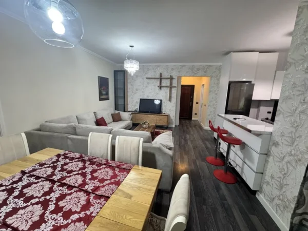 Tirane, jepet me qera apartament 3+1+2+Ballkon Kati 2, 130 m² 450 € (Fresk te Muraga)