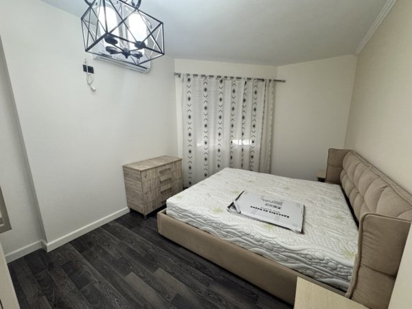 Tirane, jepet me qera apartament 3+1+2+Ballkon Kati 2, 130 m² 450 € (Fresk te Muraga)