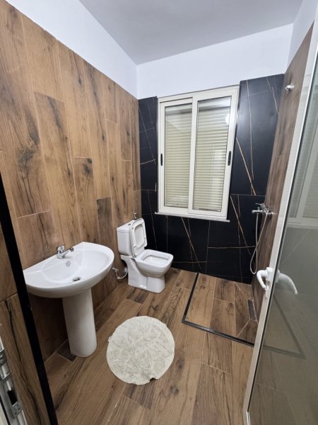 Tirane, jepet me qera apartament 3+1+2+Ballkon Kati 2, 130 m² 450 € (Fresk te Muraga)