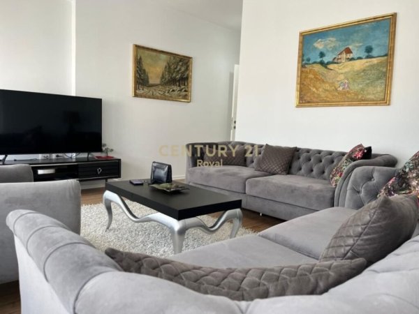 Tirane, jepet me qera apartament 2+1+Aneks+Ballkon Kati 7, 120 m² 800 € (Pazari i Ri)