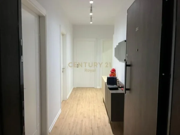 Tirane, jepet me qera apartament 2+1+Aneks+Ballkon Kati 7, 120 m² 800 € (Pazari i Ri)