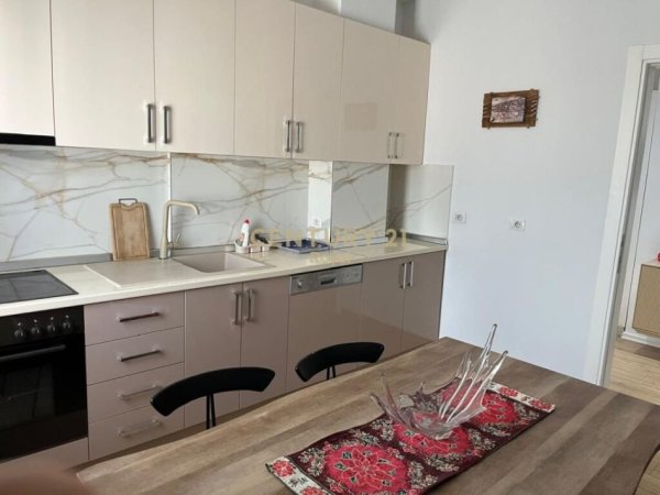 Tirane, jepet me qera apartament 2+1+Aneks+Ballkon Kati 7, 120 m² 800 € (Pazari i Ri)