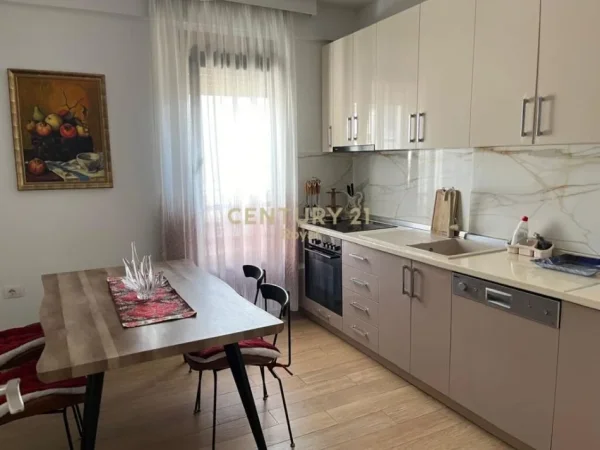 Tirane, jepet me qera apartament 2+1+Aneks+Ballkon Kati 7, 120 m² 800 € (Pazari i Ri)