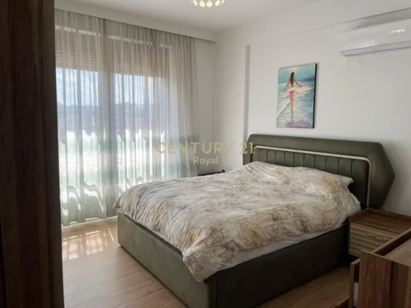 Tirane, jepet me qera apartament 2+1+Aneks+Ballkon Kati 7, 120 m² 800 € (Pazari i Ri)