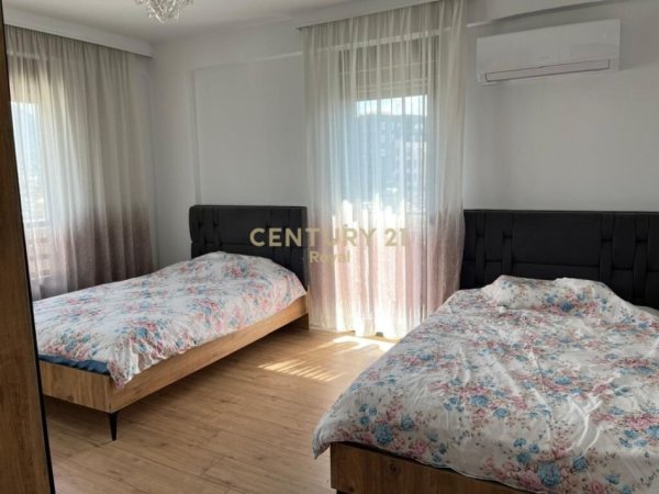 Tirane, jepet me qera apartament 2+1+Aneks+Ballkon Kati 7, 120 m² 800 € (Pazari i Ri)