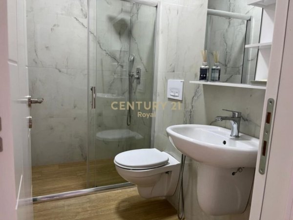 Tirane, jepet me qera apartament 2+1+Aneks+Ballkon Kati 7, 120 m² 800 € (Pazari i Ri)