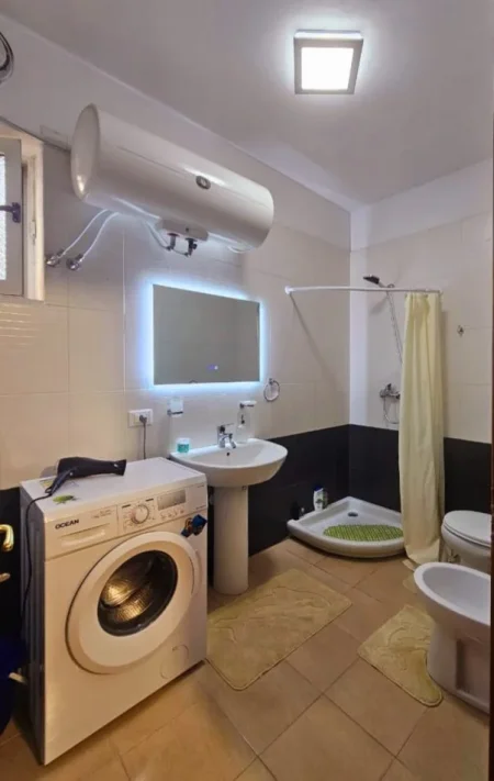 Shtepi me qera ditore ne Qender