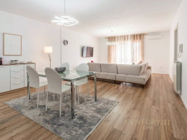 Tirane, jepet me qera apartament 2+1+Aneks+Ballkon Kati 6, 137 m² 1.100 € (Rr.Bogdaneve)