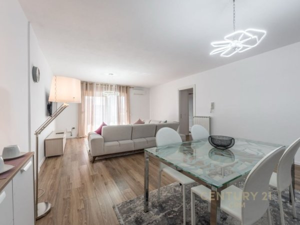 Tirane, jepet me qera apartament 2+1+Aneks+Ballkon Kati 6, 137 m² 1.100 € (Rr.Bogdaneve)