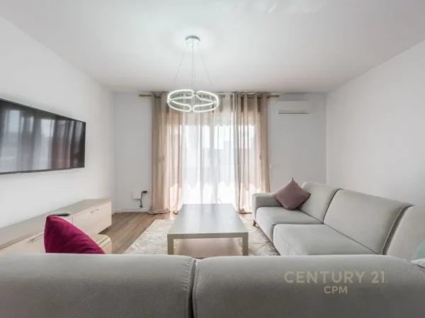 Tirane, jepet me qera apartament 2+1+Aneks+Ballkon Kati 6, 137 m² 1.100 € (Rr.Bogdaneve)