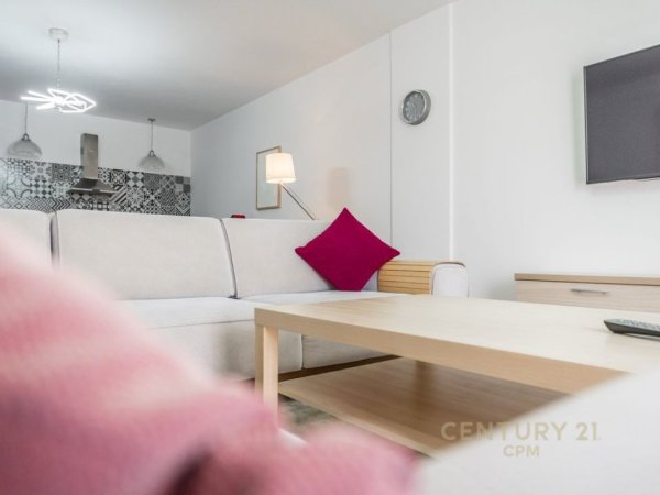 Tirane, jepet me qera apartament 2+1+Aneks+Ballkon Kati 6, 137 m² 1.100 € (Rr.Bogdaneve)