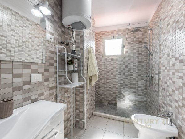 Tirane, jepet me qera apartament 2+1+Aneks+Ballkon Kati 6, 137 m² 1.100 € (Rr.Bogdaneve)