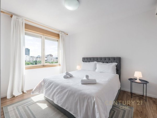Tirane, jepet me qera apartament 2+1+Aneks+Ballkon Kati 6, 137 m² 1.100 € (Rr.Bogdaneve)