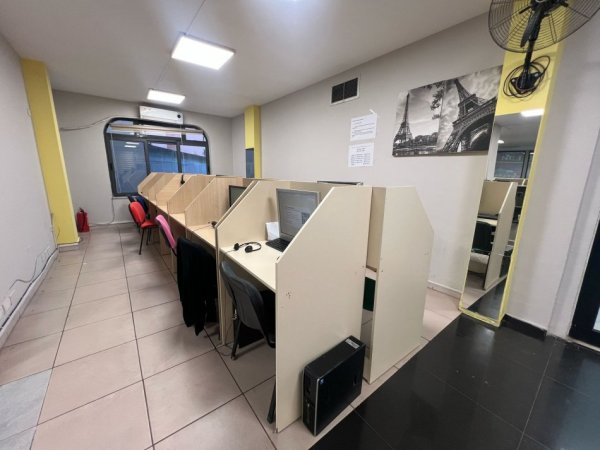 Tirane, jepet me qera ambjent biznesi Kati 1, 260 m² 2.500 € (muhamet gjollesha)