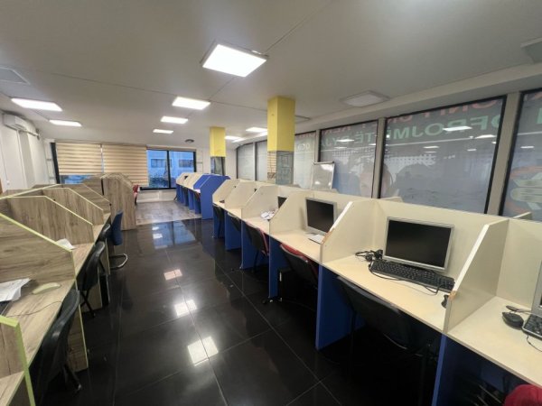 Tirane, jepet me qera ambjent biznesi Kati 1, 260 m² 2.500 € (muhamet gjollesha)