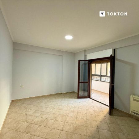 Tirane, shitet apartament 3+1 Kati 1, 145 m² 320.000 € (Komuna e Parisit, Tiranë, TT 1909)