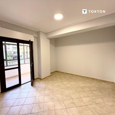 Tirane, shitet apartament 3+1 Kati 1, 145 m² 320.000 € (Komuna e Parisit, Tiranë, TT 1909)