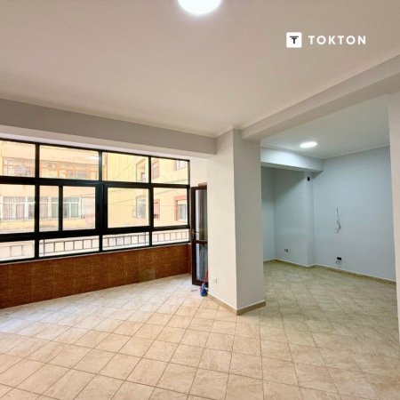 Tirane, shitet apartament 3+1 Kati 1, 145 m² 320.000 € (Komuna e Parisit, Tiranë, TT 1909)