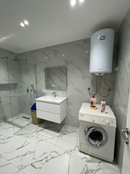 Tirane, jepet me qera apartament 2+1+Ballkon Kati 5, 90 m² 800 € (Rruga E Kavajes)