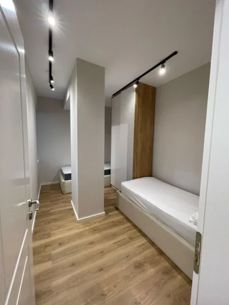 Tirane, jepet me qera apartament 2+1+Ballkon Kati 5, 90 m² 800 € (Rruga E Kavajes)