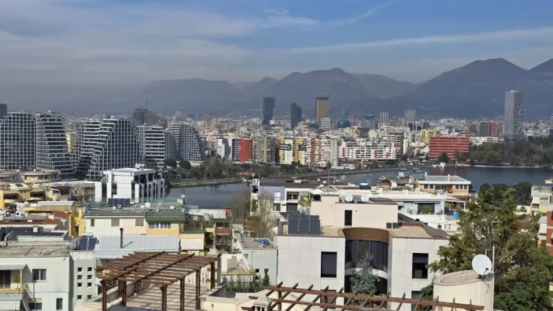 Tirane, shitet apartament 2+1+Ballkon Kati 3, 132 m² 400.000 € (Liqeni Artificial)