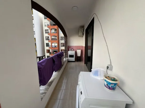 Tirane, jepet me qera apartament 2+1+Ballkon Kati 4, 82 m² 450 € (3 deshmoret)