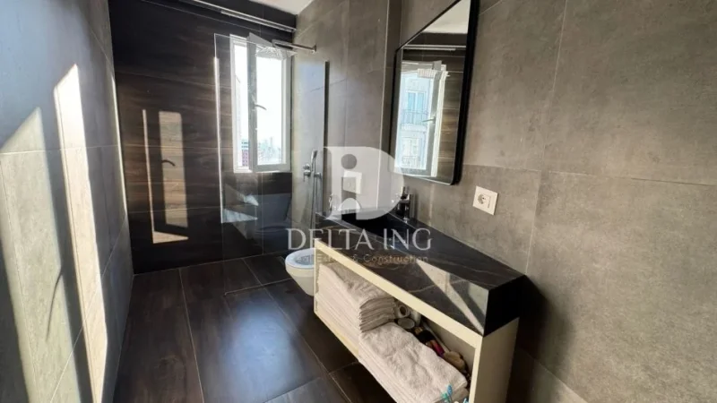 Tirane, shitet apartament 2+1+Ballkon Kati 8, 96 m² 198.000 € (Oxhaku)