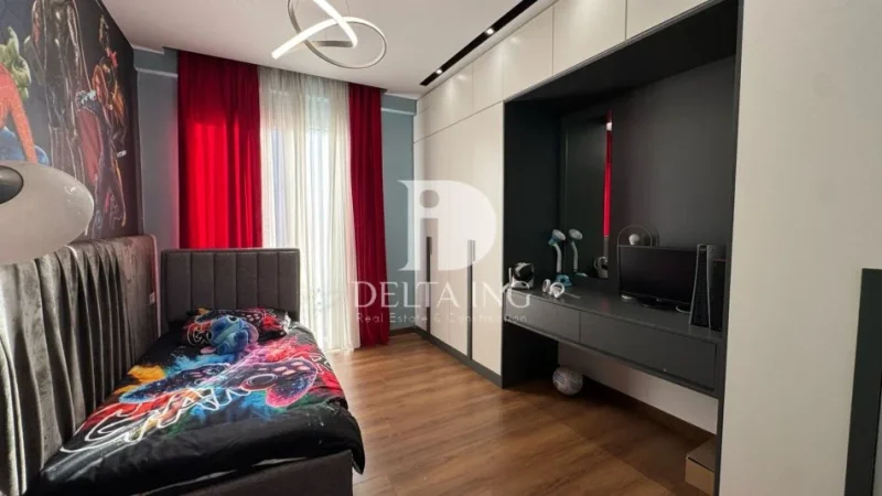 Tirane, shitet apartament 2+1+Ballkon Kati 8, 96 m² 198.000 € (Oxhaku)