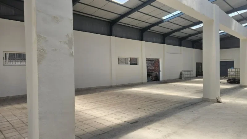 Tirane, jap me qera magazine Kati 0, 1.000 m² 4.000 € (Misto mame)