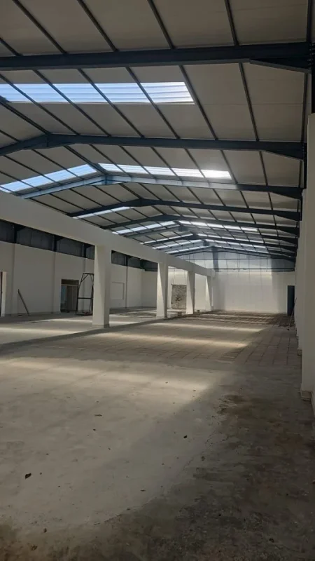 Tirane, jap me qera magazine Kati 0, 1.000 m² 4.000 € (Misto mame)