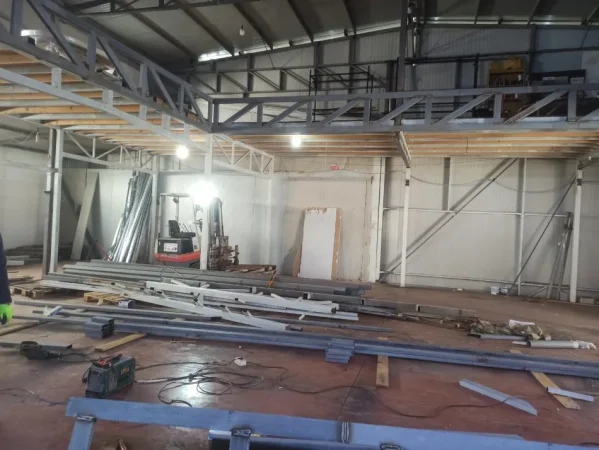 Tirane, jepet me qera magazine Kati 0, 600 m² 4.800 € (Kashar)